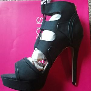 New Make an offer. Must sell today! Size 12 Heels